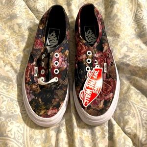 NWT floral lace up vans